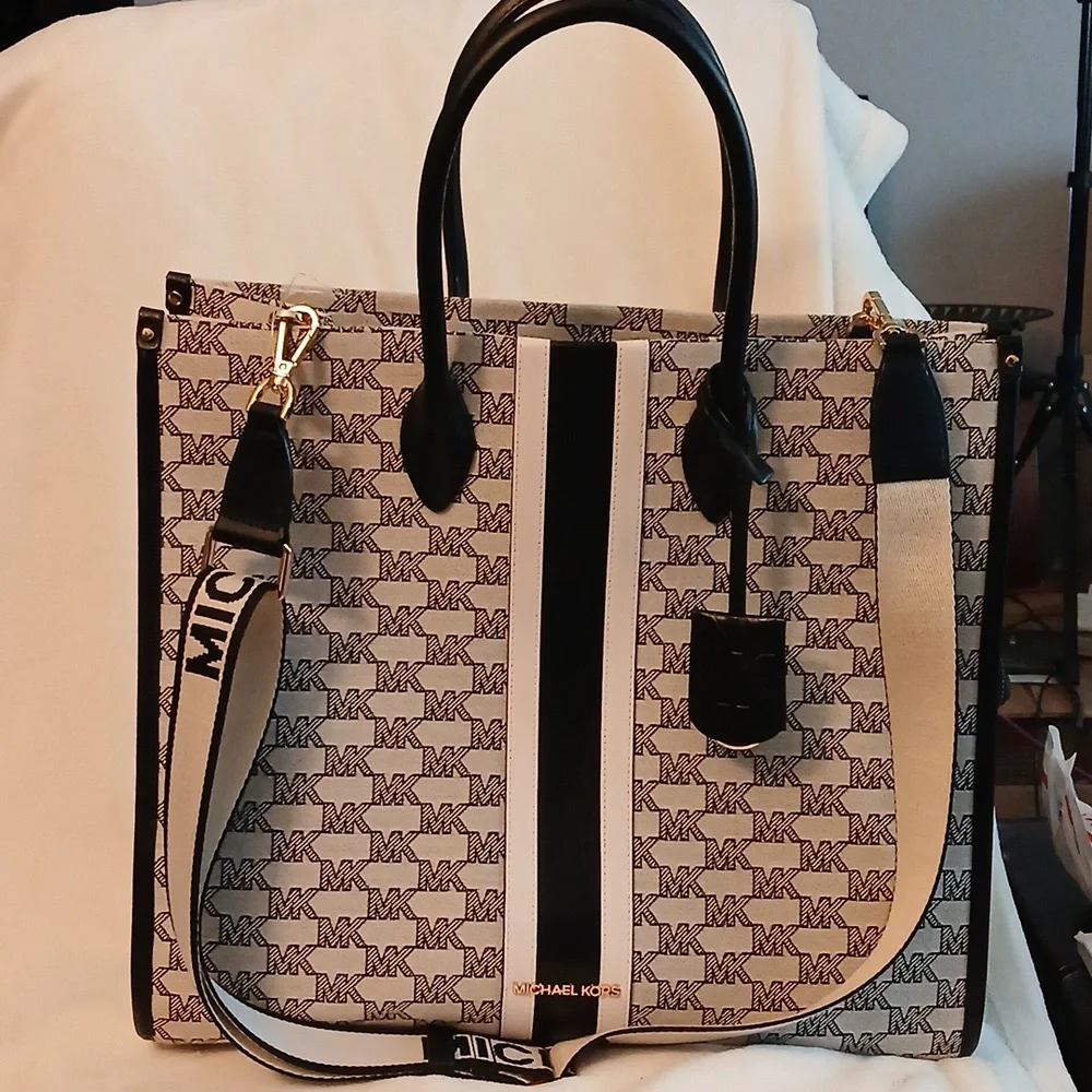 MICHAEL Michael Kors Black and Cream Tote - Picture 1 of 6